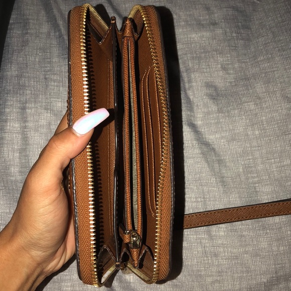 Michael Kors wallet - Picture 4 of 7